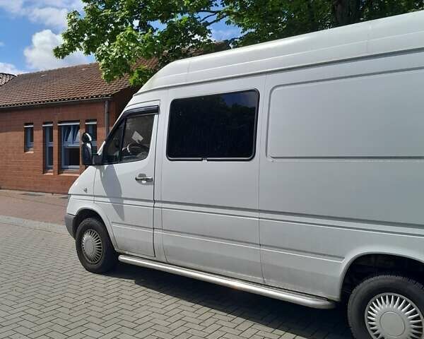 Белый Мерседес Sprinter, объемом двигателя 2.1 л и пробегом 490 тыс. км за 8800 $, фото 6 на Automoto.ua