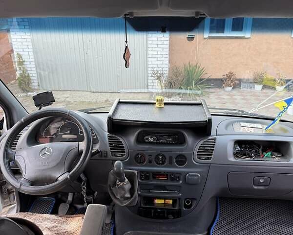 Белый Мерседес Sprinter, объемом двигателя 2.2 л и пробегом 445 тыс. км за 10800 $, фото 16 на Automoto.ua