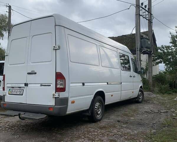 Белый Мерседес Sprinter, объемом двигателя 2.2 л и пробегом 497 тыс. км за 10500 $, фото 2 на Automoto.ua
