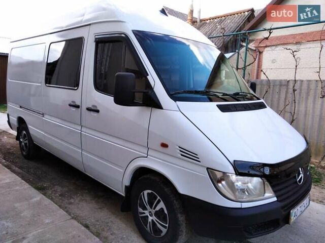 Белый Мерседес Sprinter, объемом двигателя 2.2 л и пробегом 520 тыс. км за 8000 $, фото 11 на Automoto.ua