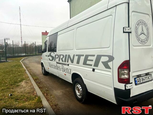 Белый Мерседес Sprinter, объемом двигателя 2.2 л и пробегом 200 тыс. км за 9500 $, фото 7 на Automoto.ua