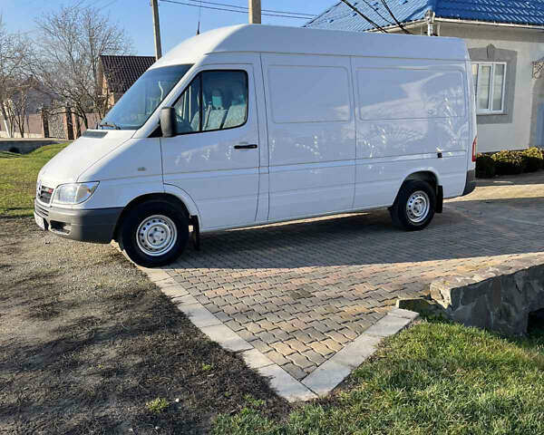 Белый Мерседес Sprinter, объемом двигателя 0 л и пробегом 205 тыс. км за 14800 $, фото 4 на Automoto.ua
