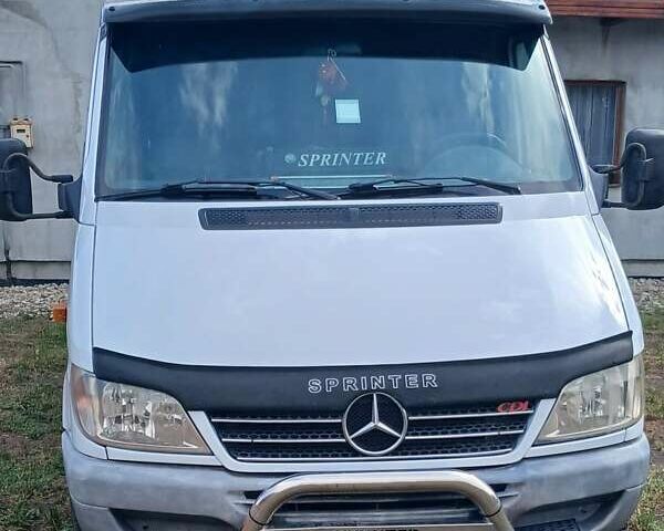 Белый Мерседес Sprinter, объемом двигателя 2.69 л и пробегом 500 тыс. км за 9799 $, фото 7 на Automoto.ua