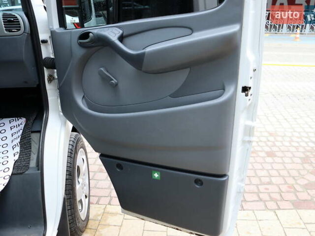 Мерседес Sprinter 2005 в Львове на Automoto.ua Белый Мерседес Sprinter, объемом двигателя 2.2 л и пробегом 370 тыс. км за 9900 $, фото 31 на Automoto.ua