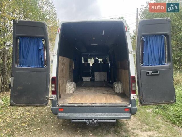 Белый Мерседес Sprinter, объемом двигателя 2.15 л и пробегом 779 тыс. км за 9400 $, фото 9 на Automoto.ua