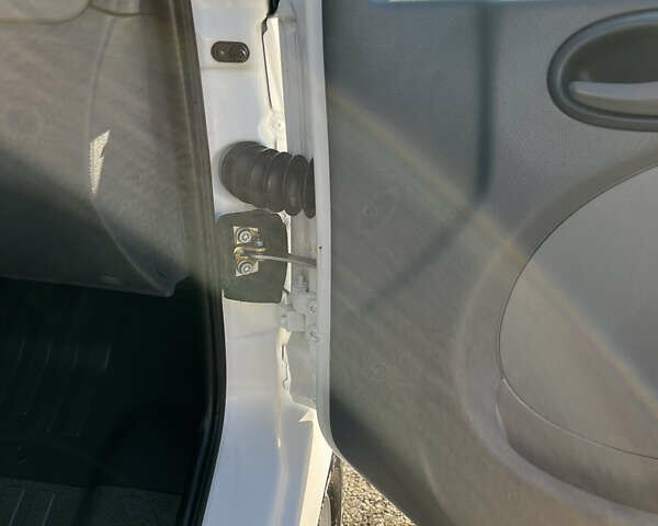 Белый Мерседес Sprinter, объемом двигателя 0 л и пробегом 205 тыс. км за 14800 $, фото 30 на Automoto.ua