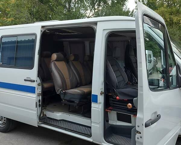 Белый Мерседес Sprinter, объемом двигателя 2.1 л и пробегом 350 тыс. км за 12900 $, фото 6 на Automoto.ua