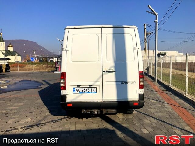 Белый Мерседес Sprinter, объемом двигателя 2.1 л и пробегом 350 тыс. км за 7800 $, фото 4 на Automoto.ua