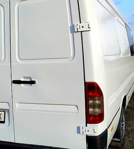 Белый Мерседес Sprinter, объемом двигателя 2.2 л и пробегом 0 тыс. км за 10000 $, фото 4 на Automoto.ua