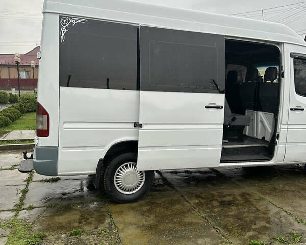 Белый Мерседес Sprinter, объемом двигателя 2.1 л и пробегом 950 тыс. км за 8100 $, фото 7 на Automoto.ua
