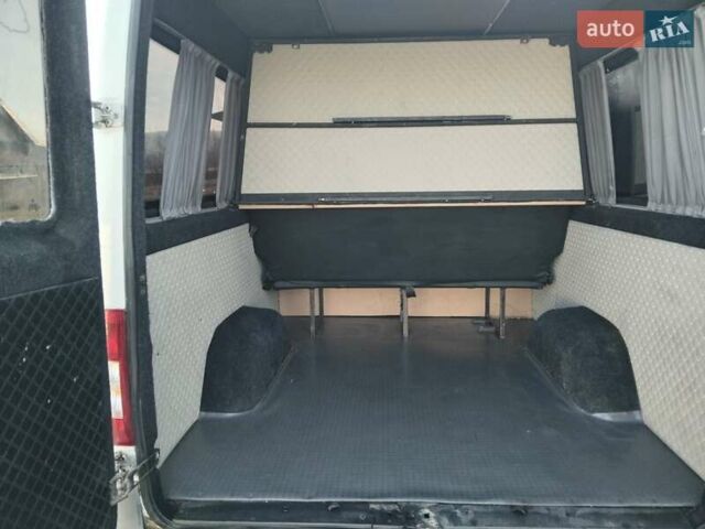 Белый Мерседес Sprinter, объемом двигателя 2.69 л и пробегом 410 тыс. км за 10100 $, фото 18 на Automoto.ua