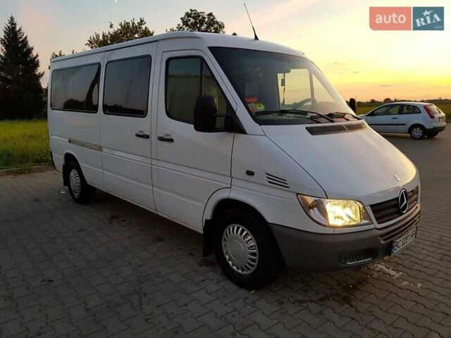 Белый Мерседес Sprinter, объемом двигателя 2.15 л и пробегом 500 тыс. км за 9900 $, фото 2 на Automoto.ua