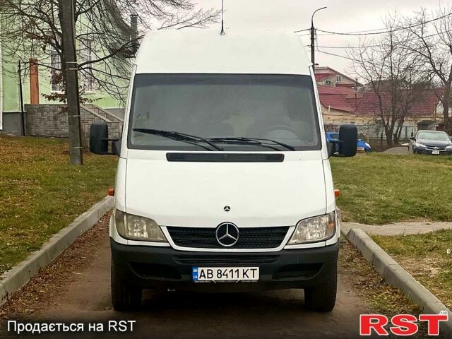 Белый Мерседес Sprinter, объемом двигателя 2.2 л и пробегом 200 тыс. км за 9500 $, фото 2 на Automoto.ua