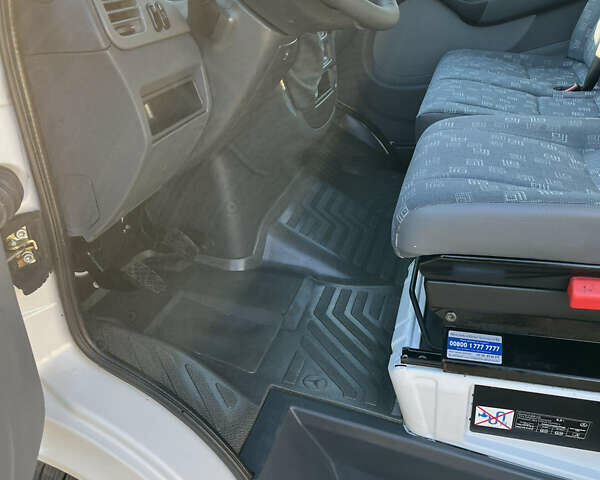 Белый Мерседес Sprinter, объемом двигателя 0 л и пробегом 205 тыс. км за 14800 $, фото 18 на Automoto.ua