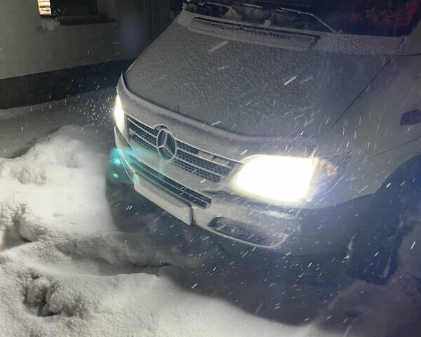 Белый Мерседес Sprinter, объемом двигателя 2.1 л и пробегом 900 тыс. км за 12000 $, фото 1 на Automoto.ua