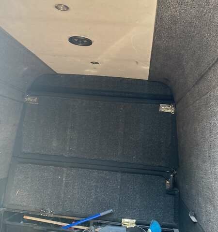 Белый Мерседес Sprinter, объемом двигателя 2.15 л и пробегом 800 тыс. км за 12500 $, фото 19 на Automoto.ua