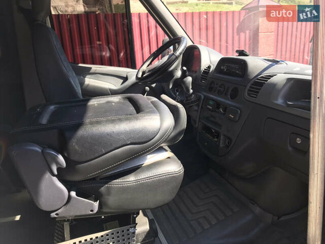Белый Мерседес Sprinter, объемом двигателя 0 л и пробегом 300 тыс. км за 10500 $, фото 3 на Automoto.ua