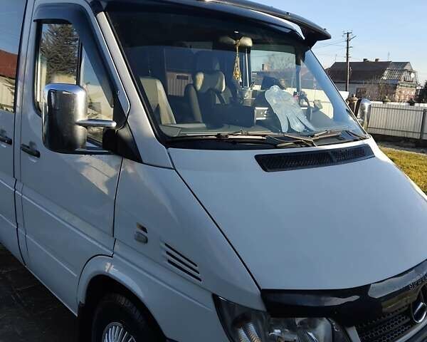 Белый Мерседес Sprinter, объемом двигателя 2.69 л и пробегом 410 тыс. км за 10100 $, фото 4 на Automoto.ua