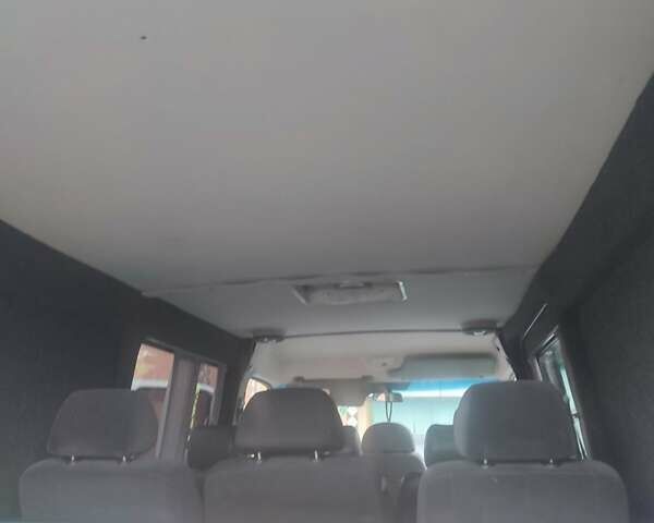 Белый Мерседес Sprinter, объемом двигателя 2.7 л и пробегом 365 тыс. км за 12500 $, фото 8 на Automoto.ua