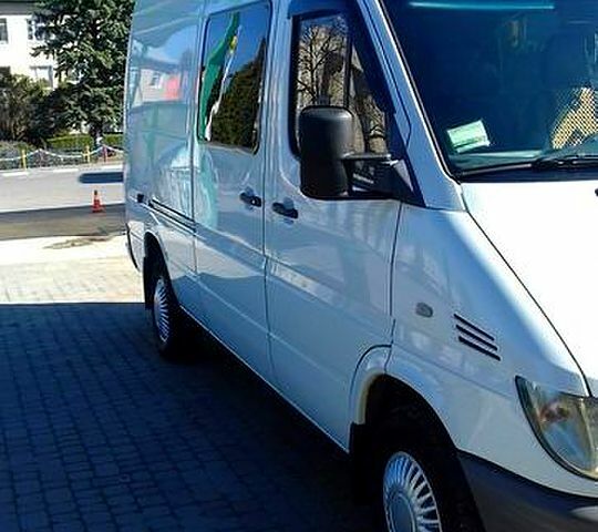 Белый Мерседес Sprinter, объемом двигателя 2.1 л и пробегом 370 тыс. км за 9200 $, фото 2 на Automoto.ua