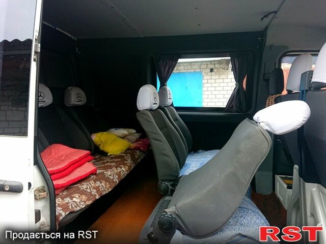 Белый Мерседес Sprinter, объемом двигателя 2.2 л и пробегом 419 тыс. км за 10000 $, фото 6 на Automoto.ua