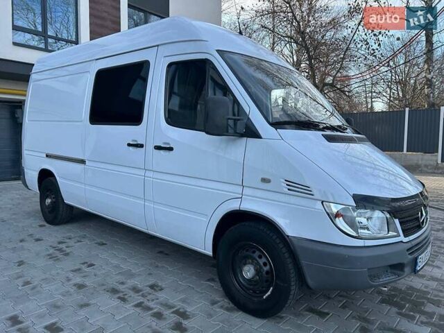 Белый Мерседес Sprinter, объемом двигателя 2.1 л и пробегом 320 тыс. км за 8600 $, фото 7 на Automoto.ua