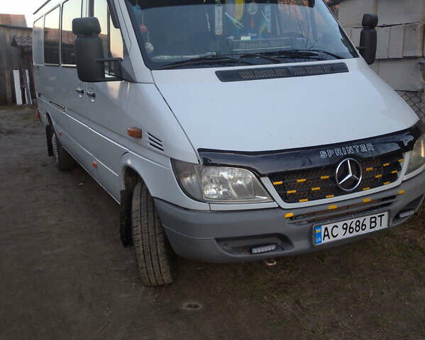Белый Мерседес Sprinter, объемом двигателя 2.2 л и пробегом 350 тыс. км за 7500 $, фото 4 на Automoto.ua