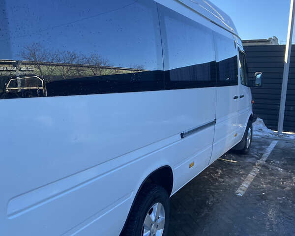 Белый Мерседес Sprinter, объемом двигателя 2.69 л и пробегом 600 тыс. км за 9400 $, фото 7 на Automoto.ua