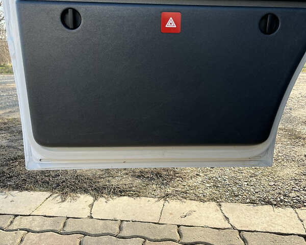 Белый Мерседес Sprinter, объемом двигателя 0 л и пробегом 205 тыс. км за 14800 $, фото 21 на Automoto.ua