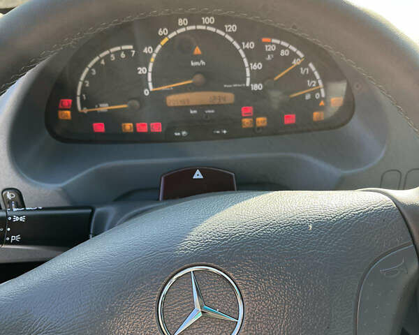 Белый Мерседес Sprinter, объемом двигателя 0 л и пробегом 205 тыс. км за 14800 $, фото 25 на Automoto.ua