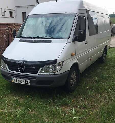 Белый Мерседес Sprinter, объемом двигателя 2.7 л и пробегом 2 тыс. км за 10000 $, фото 3 на Automoto.ua