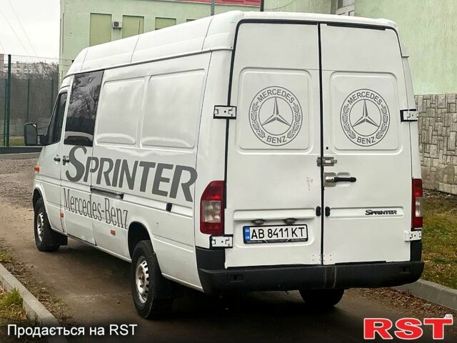Белый Мерседес Sprinter, объемом двигателя 2.2 л и пробегом 200 тыс. км за 9500 $, фото 5 на Automoto.ua