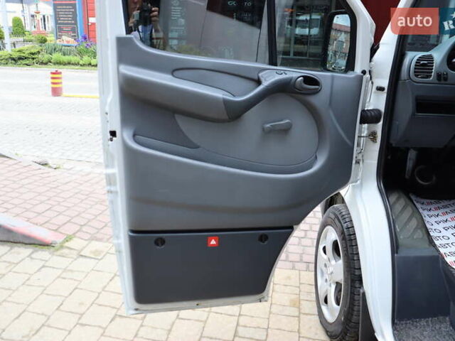 Мерседес Sprinter 2005 в Львове на Automoto.ua Белый Мерседес Sprinter, объемом двигателя 2.2 л и пробегом 370 тыс. км за 9900 $, фото 11 на Automoto.ua