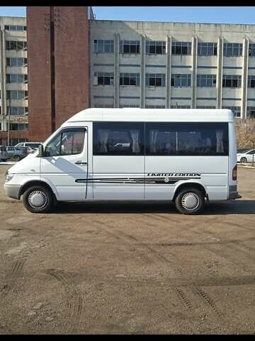 Белый Мерседес Sprinter, объемом двигателя 2.2 л и пробегом 260 тыс. км за 9000 $, фото 3 на Automoto.ua