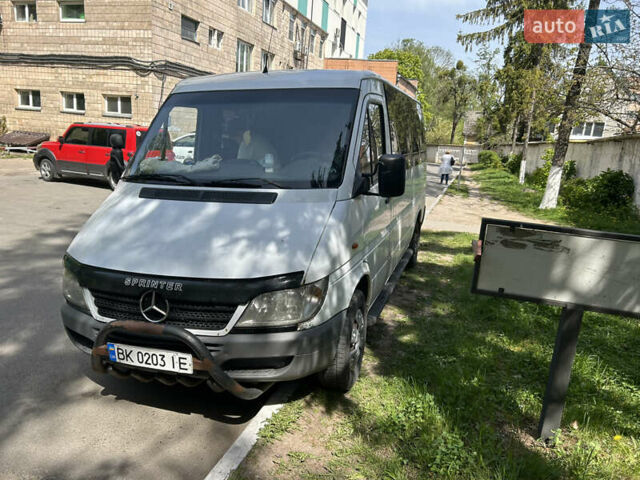 Белый Мерседес Sprinter, объемом двигателя 2.15 л и пробегом 700 тыс. км за 7499 $, фото 7 на Automoto.ua