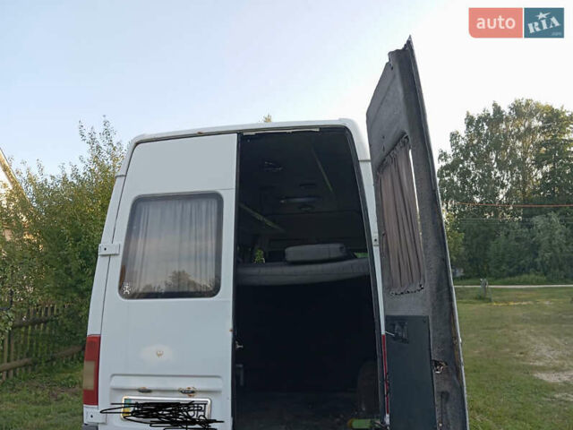 Белый Мерседес Sprinter, объемом двигателя 2.2 л и пробегом 590 тыс. км за 8000 $, фото 1 на Automoto.ua