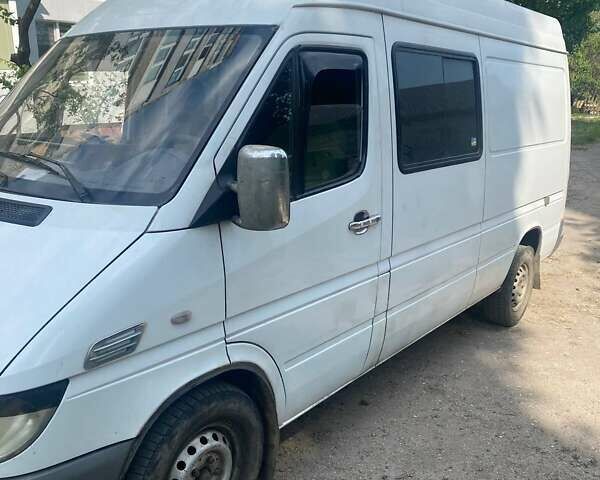 Белый Мерседес Sprinter, объемом двигателя 0 л и пробегом 410 тыс. км за 7300 $, фото 7 на Automoto.ua