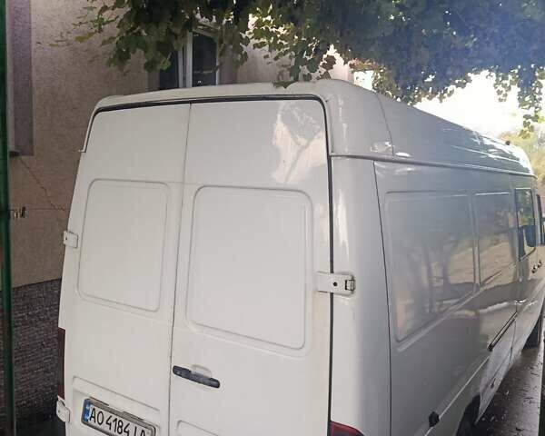 Белый Мерседес Sprinter, объемом двигателя 0 л и пробегом 390 тыс. км за 8000 $, фото 1 на Automoto.ua