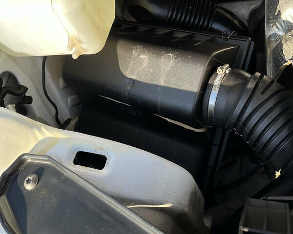 Белый Мерседес Sprinter, объемом двигателя 0 л и пробегом 205 тыс. км за 14800 $, фото 16 на Automoto.ua