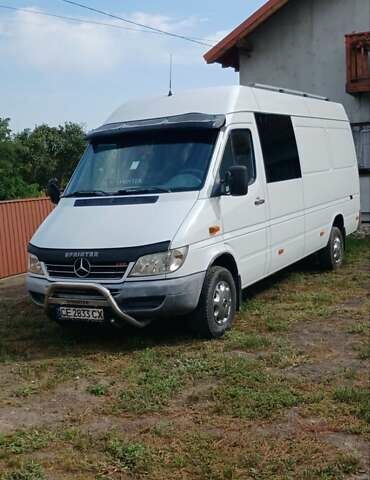 Белый Мерседес Sprinter, объемом двигателя 2.69 л и пробегом 500 тыс. км за 9799 $, фото 1 на Automoto.ua