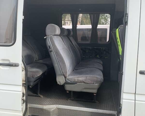 Белый Мерседес Sprinter, объемом двигателя 2.2 л и пробегом 497 тыс. км за 10500 $, фото 14 на Automoto.ua