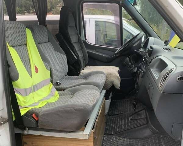 Белый Мерседес Sprinter, объемом двигателя 2.2 л и пробегом 497 тыс. км за 10500 $, фото 10 на Automoto.ua