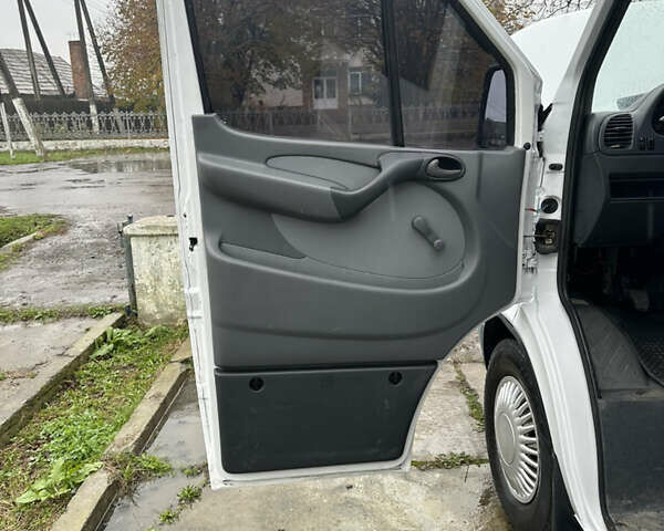 Белый Мерседес Sprinter, объемом двигателя 2.1 л и пробегом 950 тыс. км за 8100 $, фото 3 на Automoto.ua