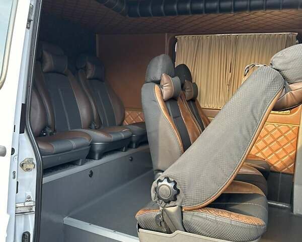 Белый Мерседес Sprinter, объемом двигателя 2.7 л и пробегом 850 тыс. км за 11500 $, фото 6 на Automoto.ua