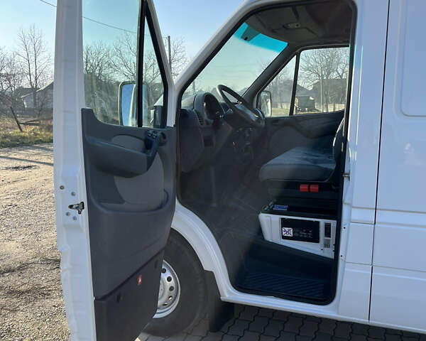 Белый Мерседес Sprinter, объемом двигателя 0 л и пробегом 205 тыс. км за 14800 $, фото 17 на Automoto.ua