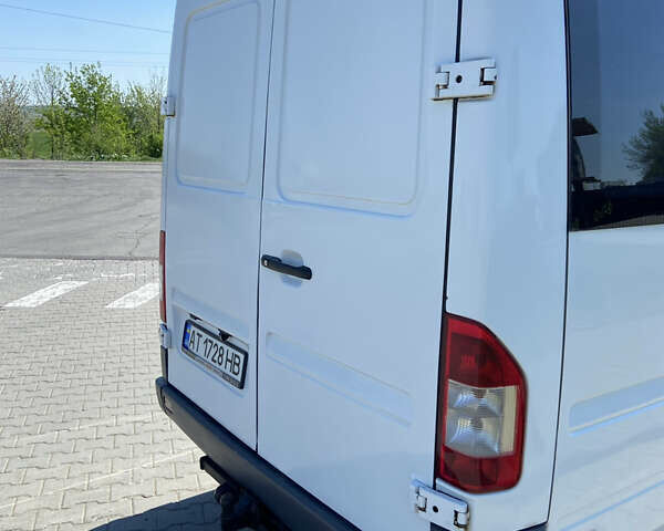 Белый Мерседес Sprinter, объемом двигателя 2.69 л и пробегом 600 тыс. км за 9400 $, фото 6 на Automoto.ua