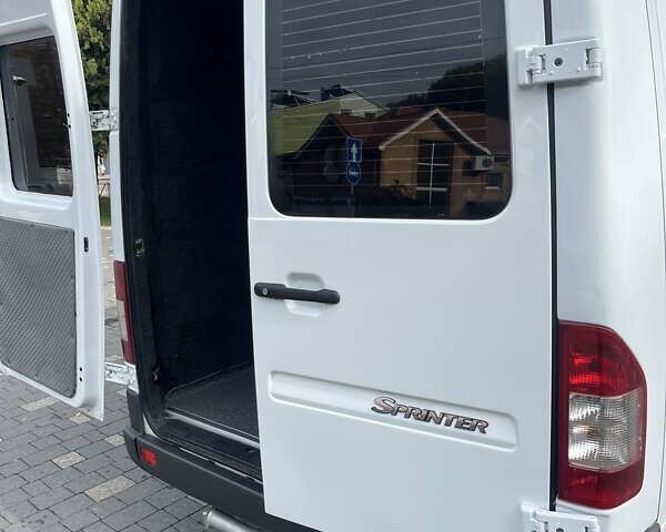 Белый Мерседес Sprinter, объемом двигателя 2.1 л и пробегом 612 тыс. км за 9200 $, фото 7 на Automoto.ua