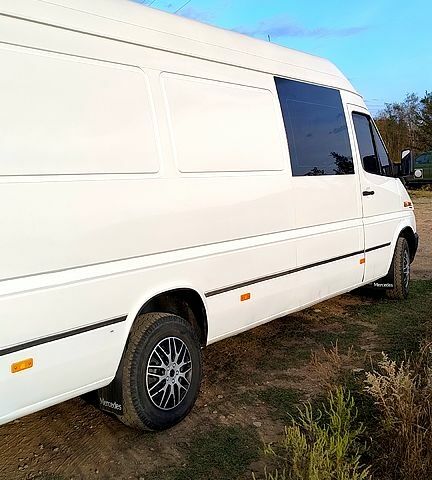 Белый Мерседес Sprinter, объемом двигателя 2.2 л и пробегом 0 тыс. км за 10000 $, фото 2 на Automoto.ua