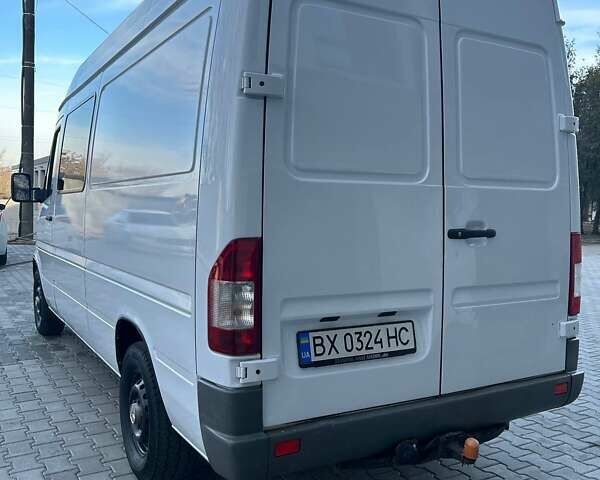 Белый Мерседес Sprinter, объемом двигателя 2.1 л и пробегом 320 тыс. км за 8600 $, фото 3 на Automoto.ua