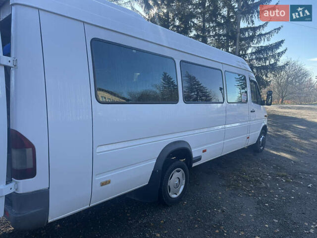 Белый Мерседес Sprinter, объемом двигателя 0 л и пробегом 500 тыс. км за 17500 $, фото 2 на Automoto.ua